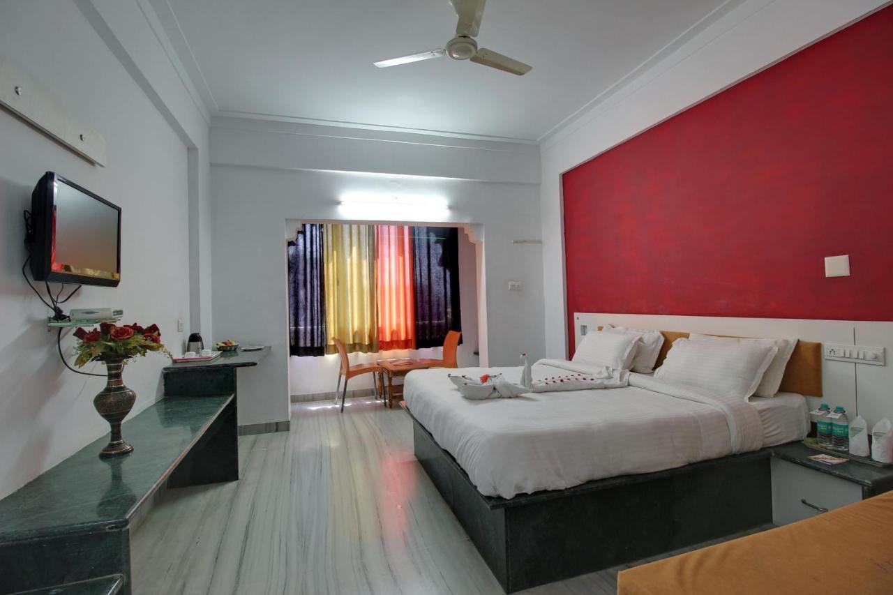 Times Raj Mahal Hotel นาถดวารา ภายนอก รูปภาพ